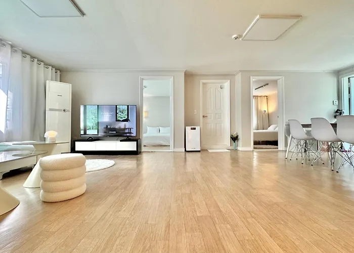 Villa 114m2, 2 Minutes From Gangnamgu Office Station, Apgujeong, Cheongdam, Seolleung, Coex, Gangnam, 1 Minutes From Convenience Store, Parking, Luggage Storage, Business Trip, Beauty Trip Seoul